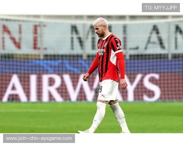 AC米兰边路组织极具威胁，特奥抽射偏高